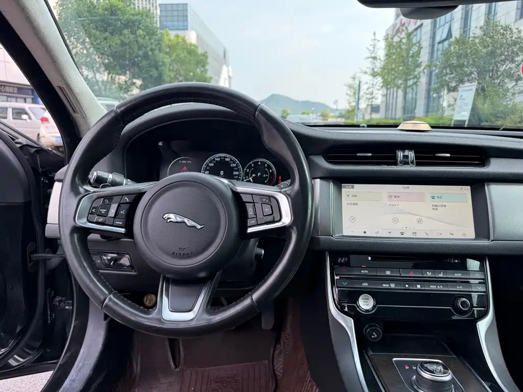 Jaguar XFL — миниатюра 9