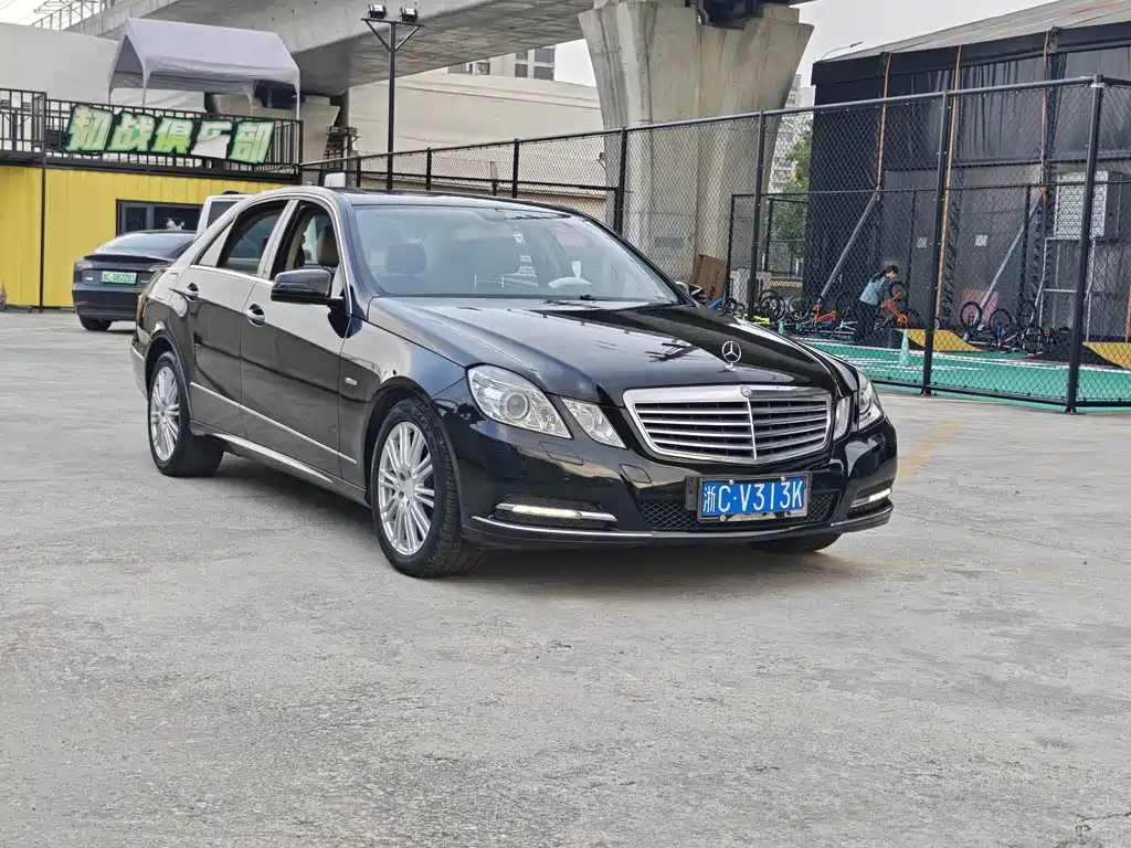 Mercedes-Benz E-Class (Import) — миниатюра 3