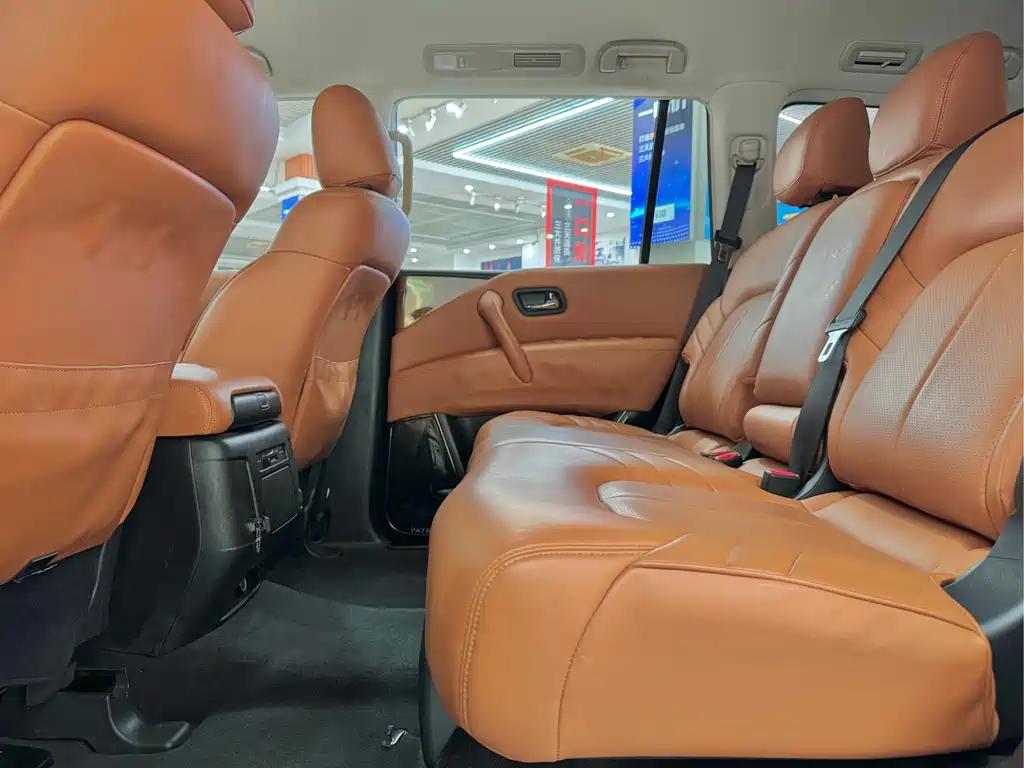 Nissan Patrol — миниатюра 8