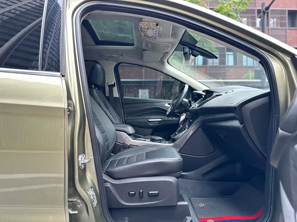 Ford Kuga — миниатюра 10