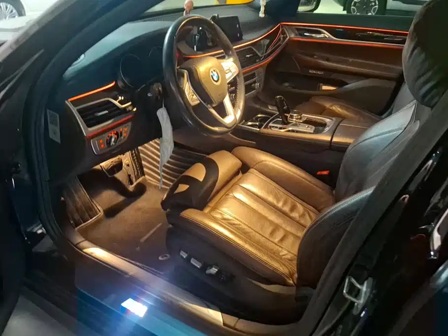 BMW 7 Series — миниатюра 9