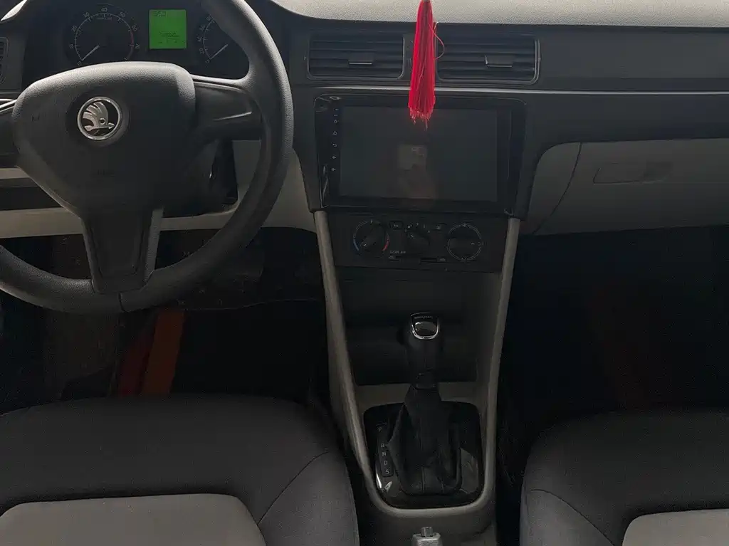 Skoda Rapid — миниатюра 10
