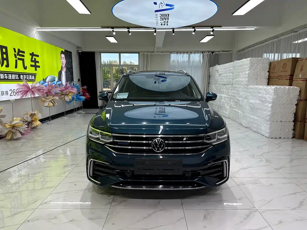 Volkswagen Tiguan L PHEV — миниатюра 2
