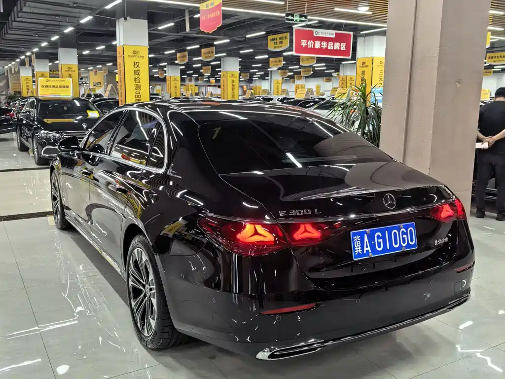 Mercedes-Benz E-Class — миниатюра 15