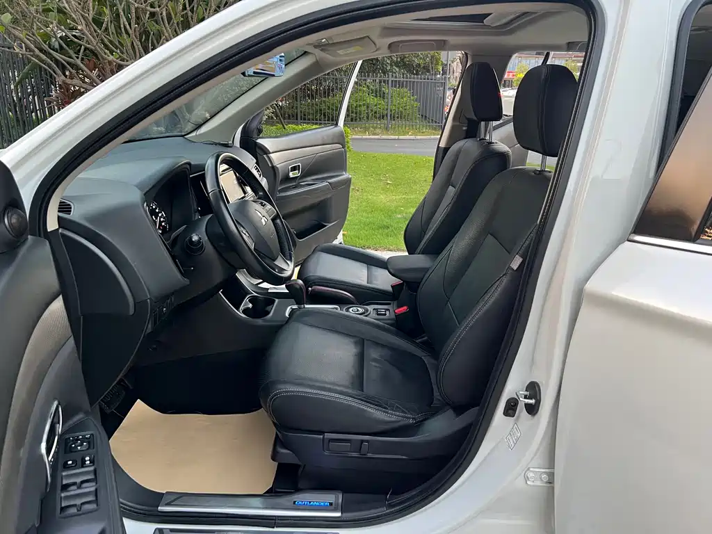 Mitsubishi Outlander (Import) — миниатюра 10