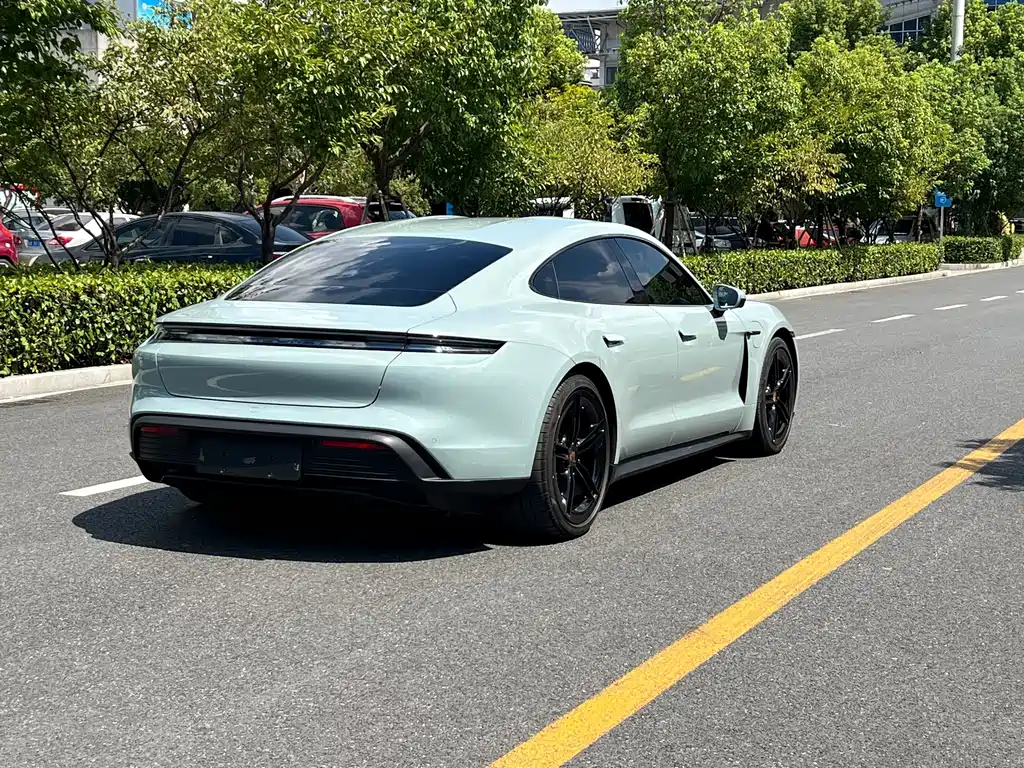 Porsche Taycan — миниатюра 13