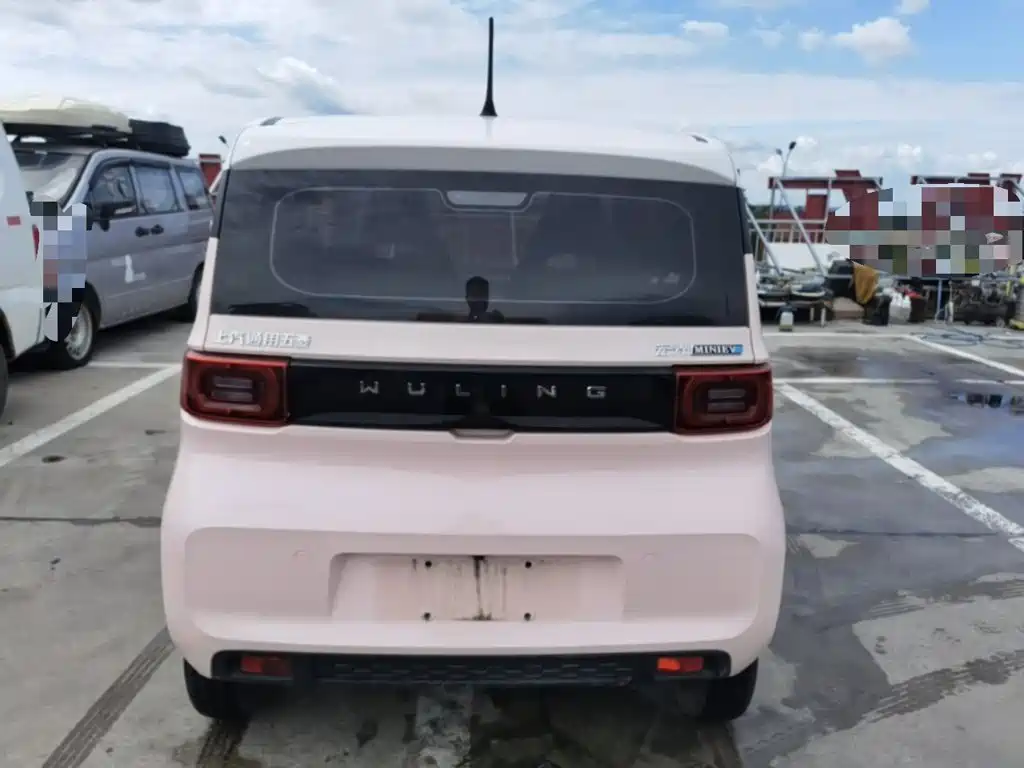Wuling MINIEV — миниатюра 6