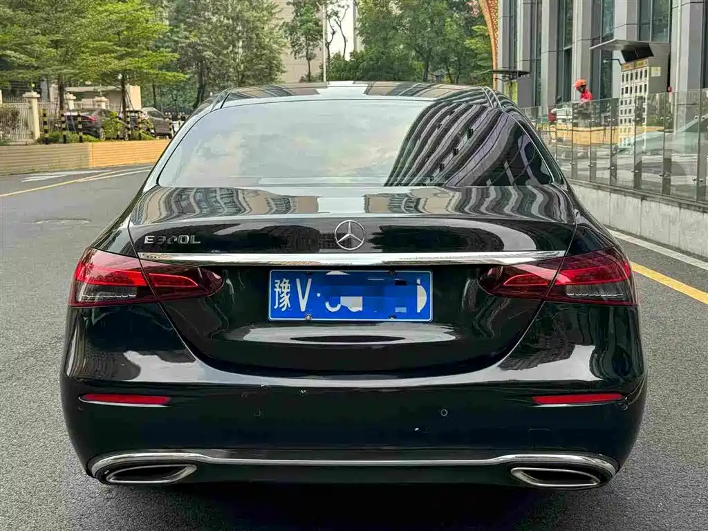 Mercedes-Benz E-Class — миниатюра 5