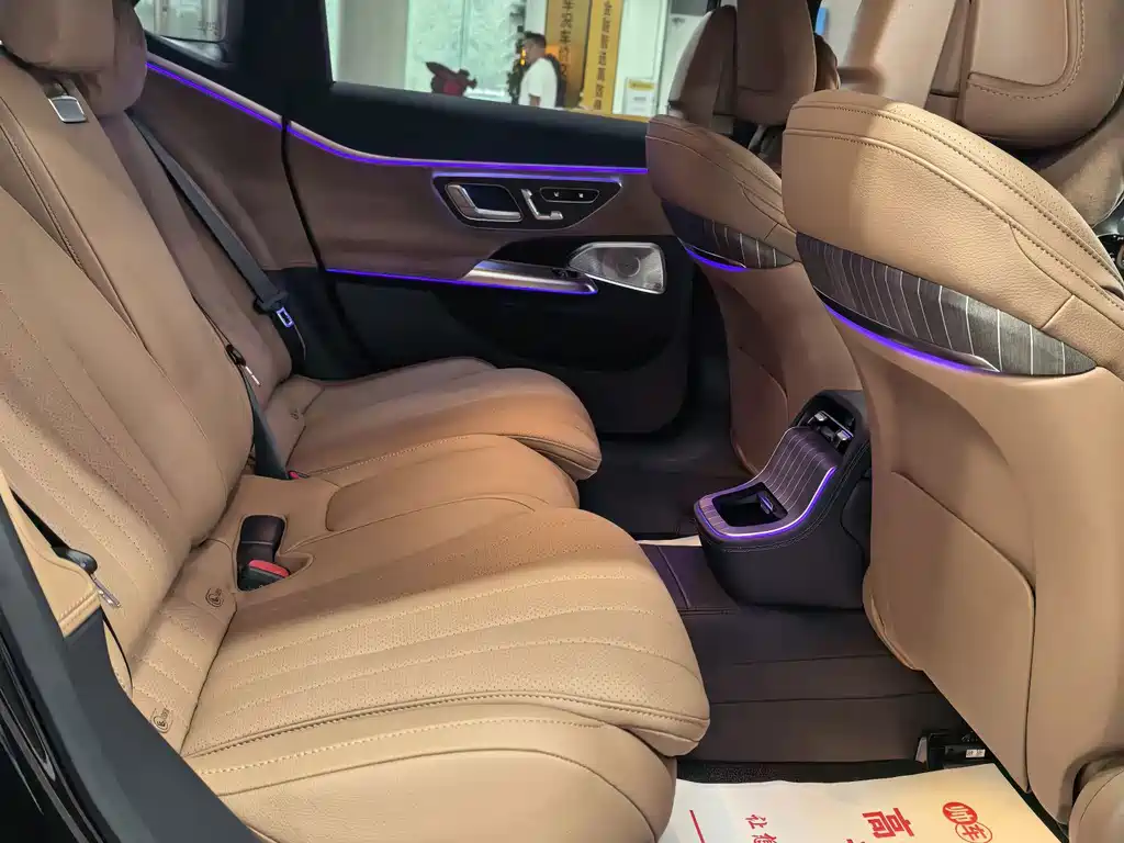 Mercedes-Benz E-Class — миниатюра 9