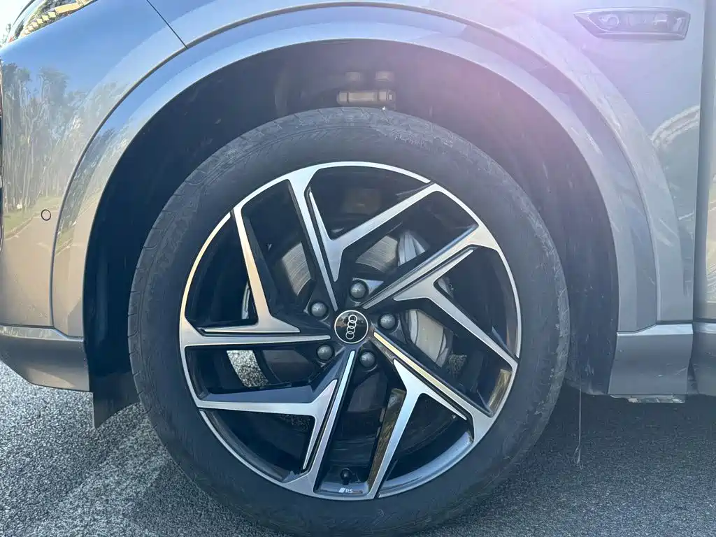 Audi Q6L e-tron — миниатюра 8