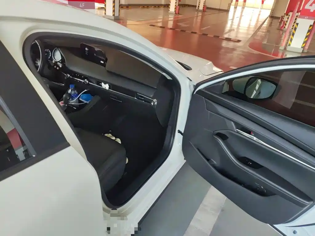 Mazda 3 Axela — миниатюра 18