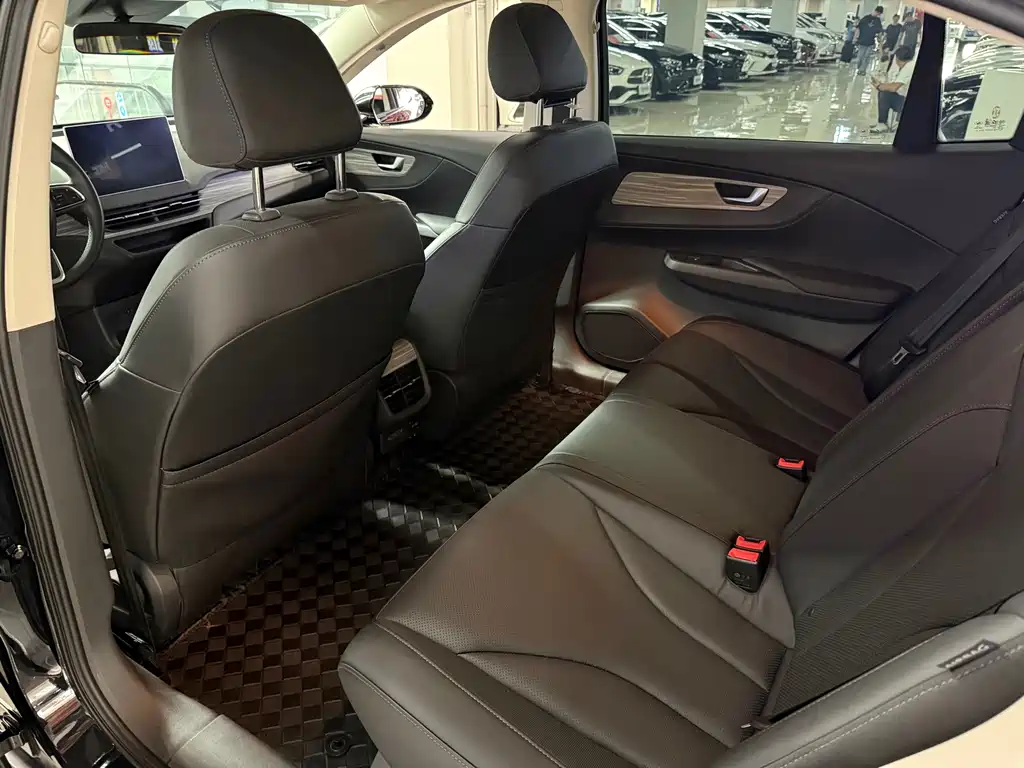 Hongqi Hongqi E-QM5 — миниатюра 6