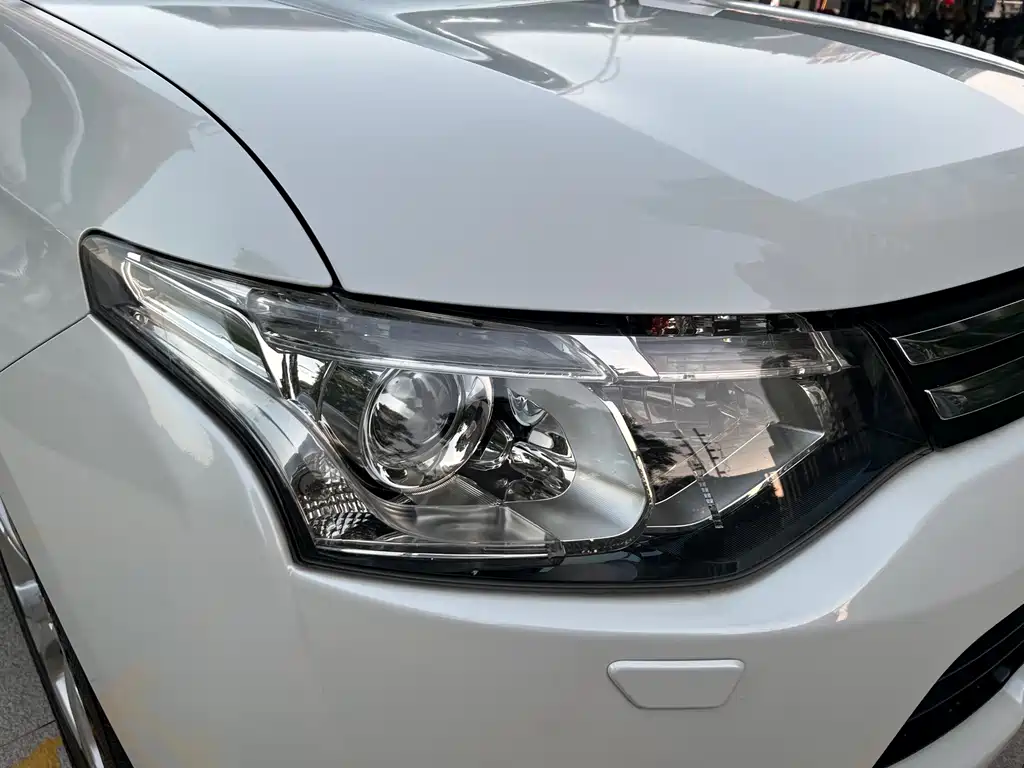 Mitsubishi Outlander (Import) — миниатюра 15