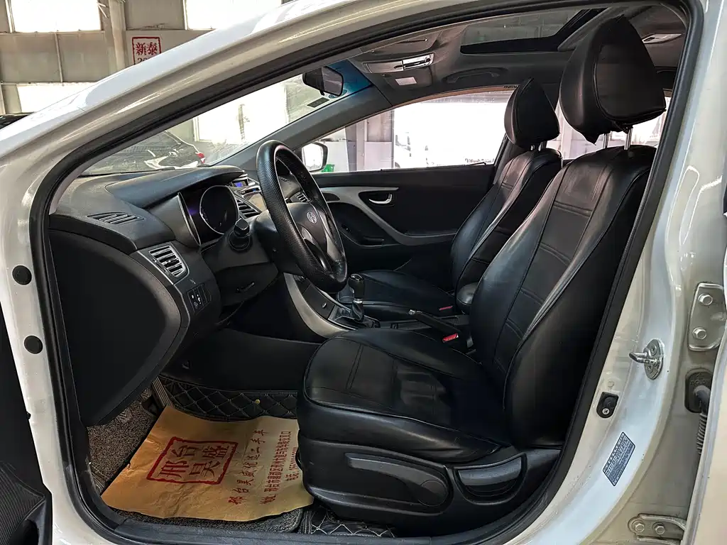 Hyundai Elantra Langdong 1.6L Manual Premium Type, фото 9