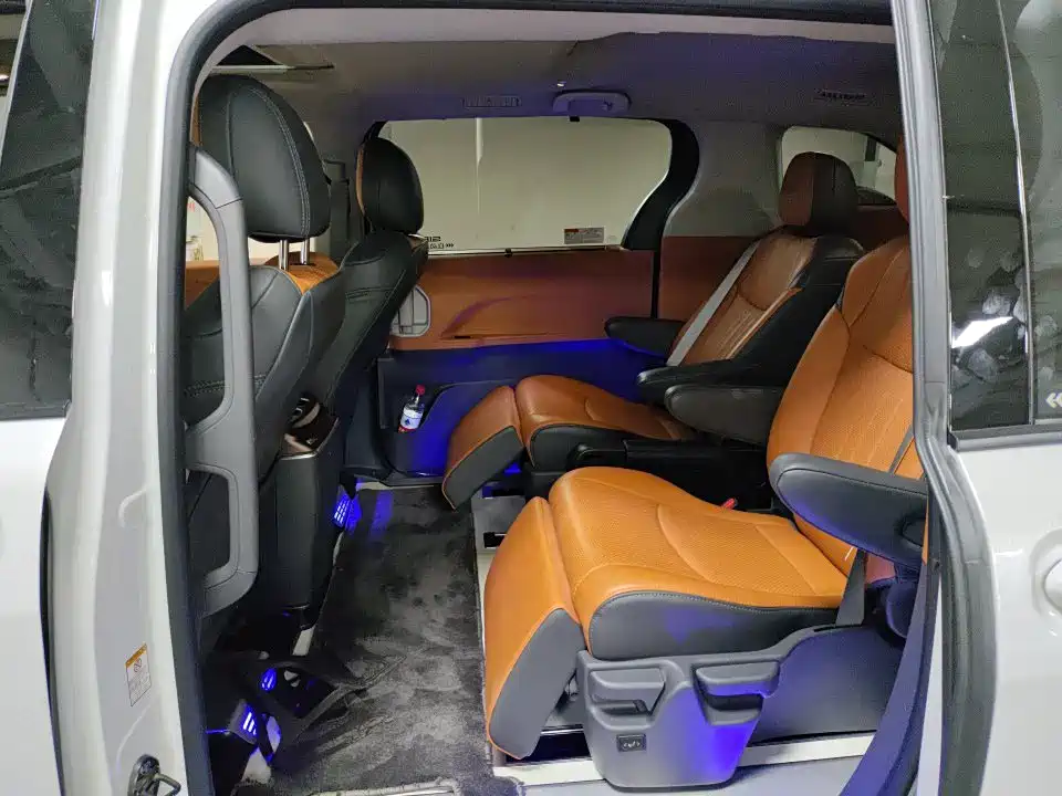 Toyota Sienna — миниатюра 7