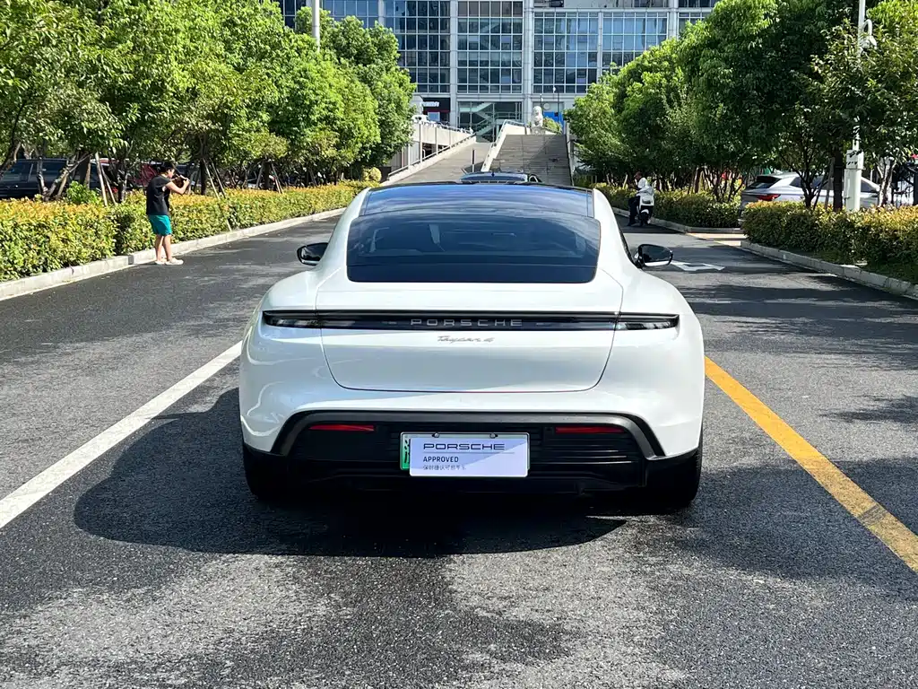 Porsche Taycan — миниатюра 12
