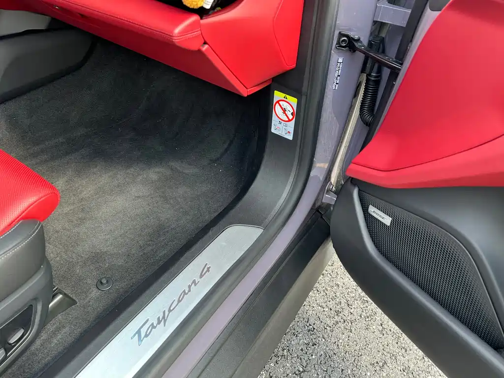 Porsche Taycan — миниатюра 6