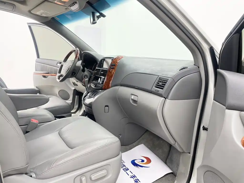 Toyota Sienna — миниатюра 8