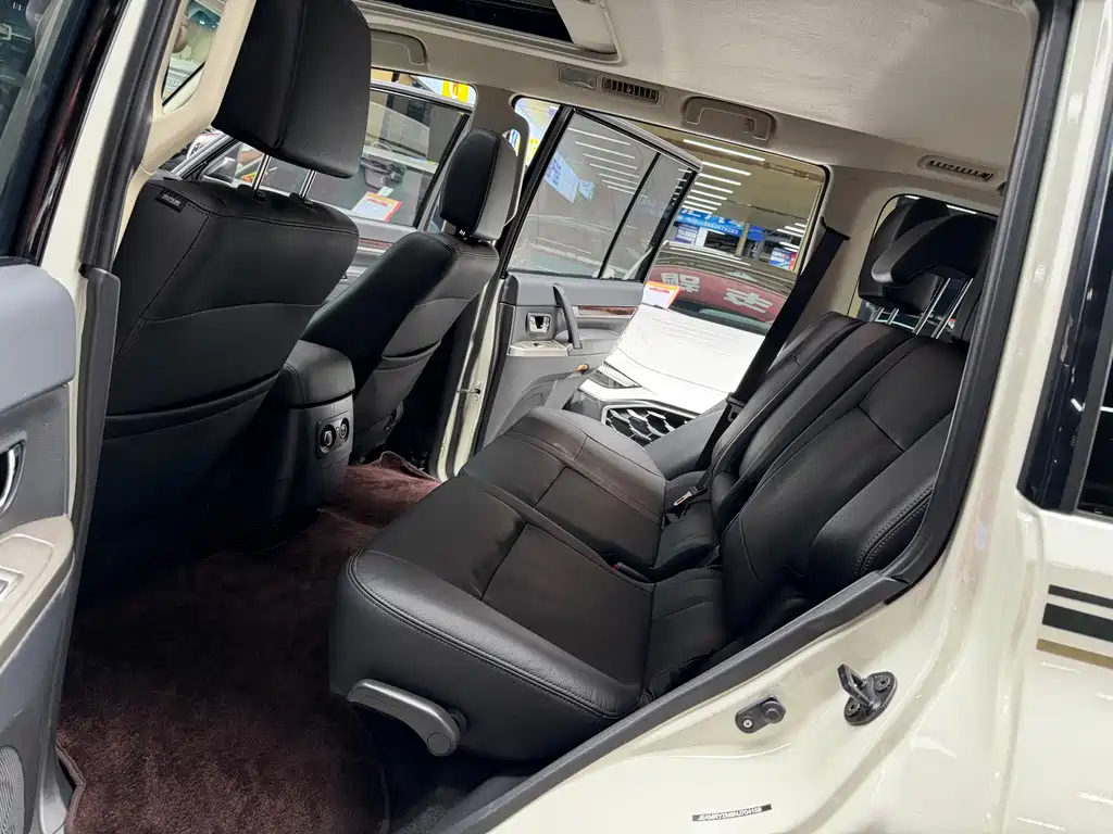 Mitsubishi Pajero (Import) — миниатюра 15