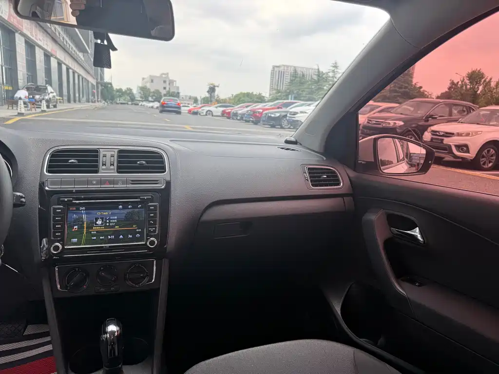 Volkswagen Polo — миниатюра 8