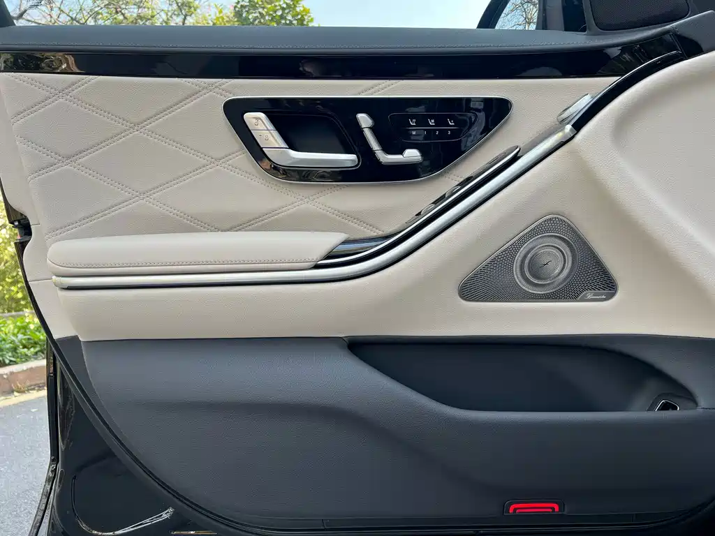 Mercedes-Benz S-Class — миниатюра 13