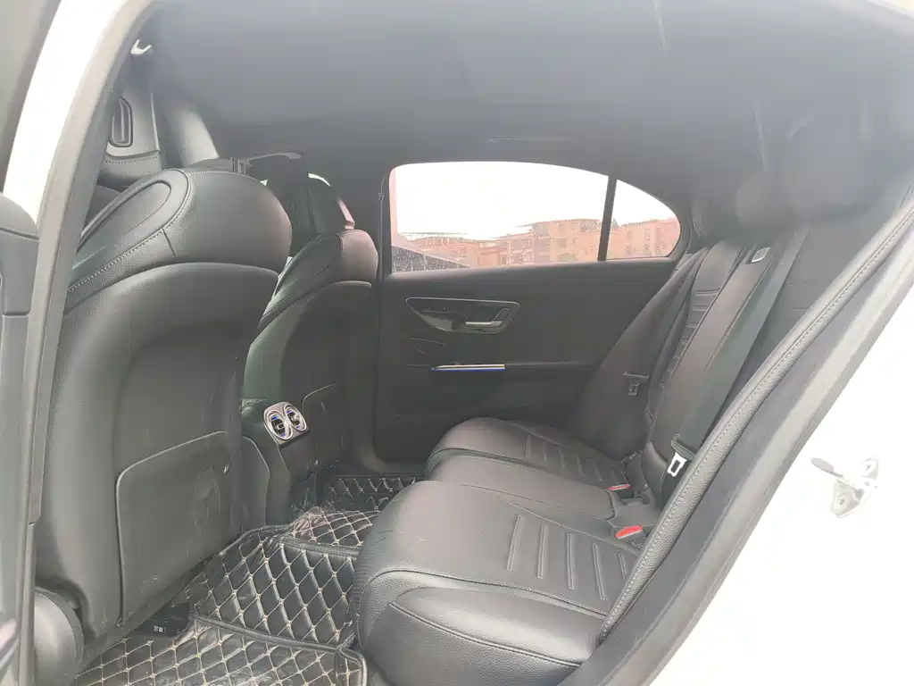 Mercedes-Benz C-Class — миниатюра 14