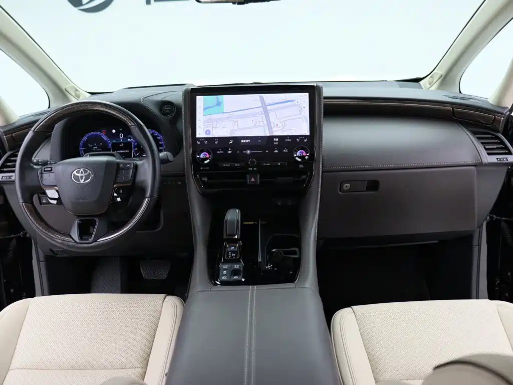 Toyota Alphard — миниатюра 13