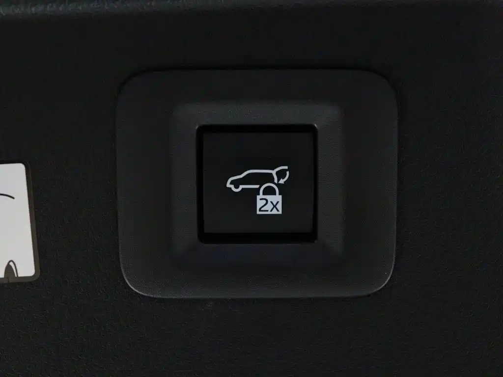 Toyota Alphard — миниатюра 10
