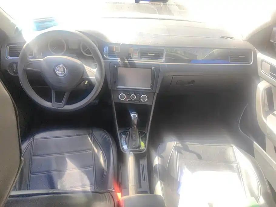 Skoda Rapid — миниатюра 12