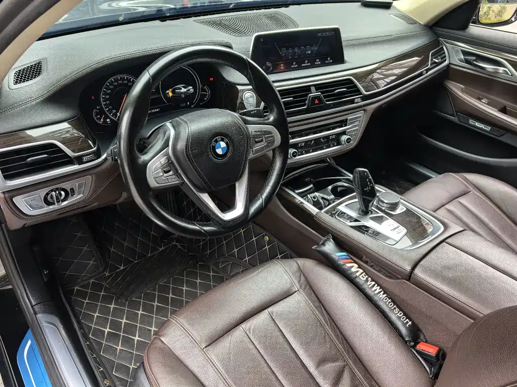 BMW 7 Series — миниатюра 5