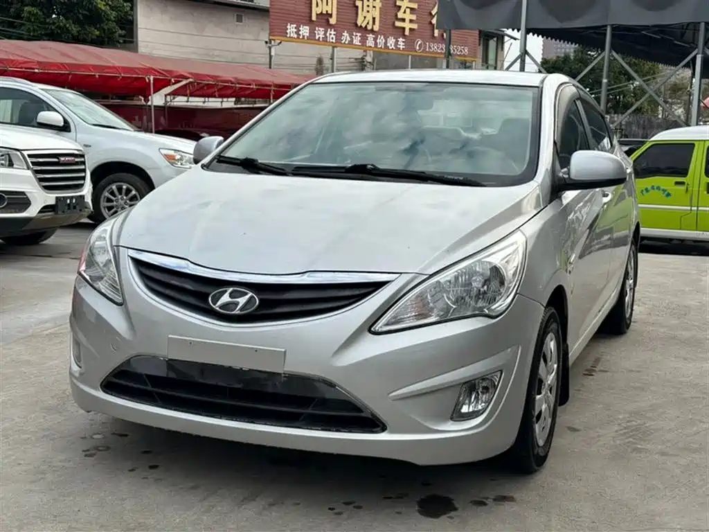Hyundai Verna 2012