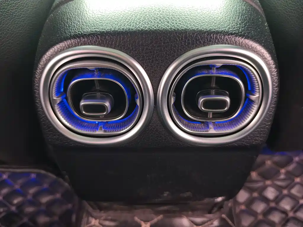 Mercedes-Benz C-Class — миниатюра 16