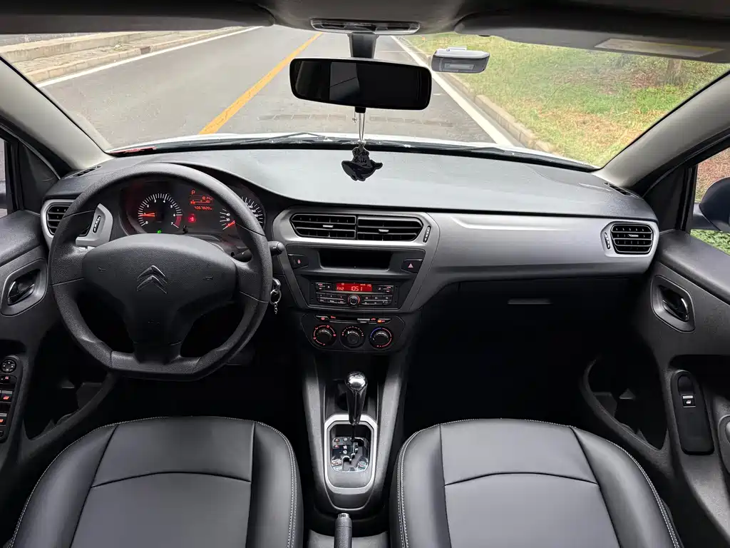 Citroen Elysee — миниатюра 11