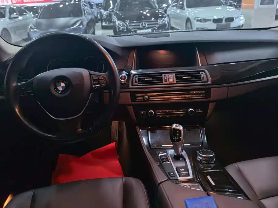 BMW 5 Series — миниатюра 12