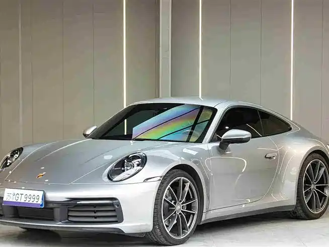 PORSCHE 911