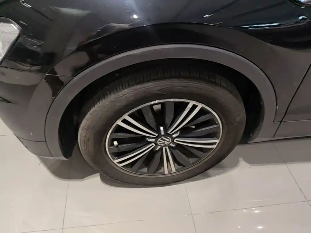 Volkswagen Tiguan L — миниатюра 23