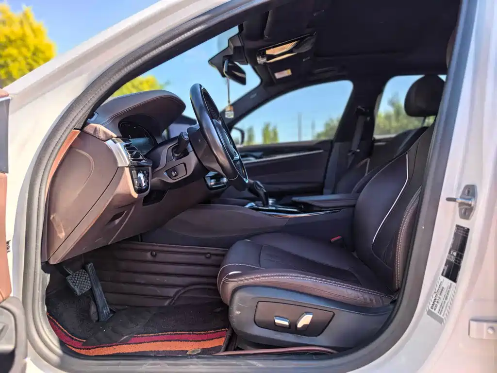 BMW 5 Series — миниатюра 8