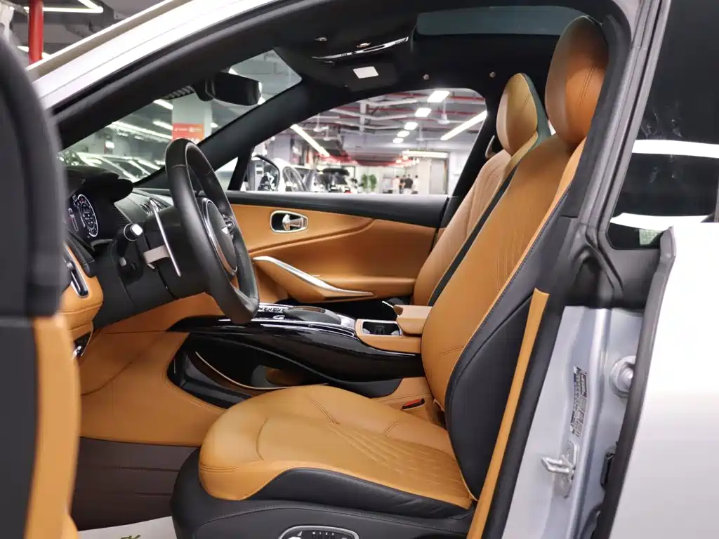 Aston Martin DBX — миниатюра 6