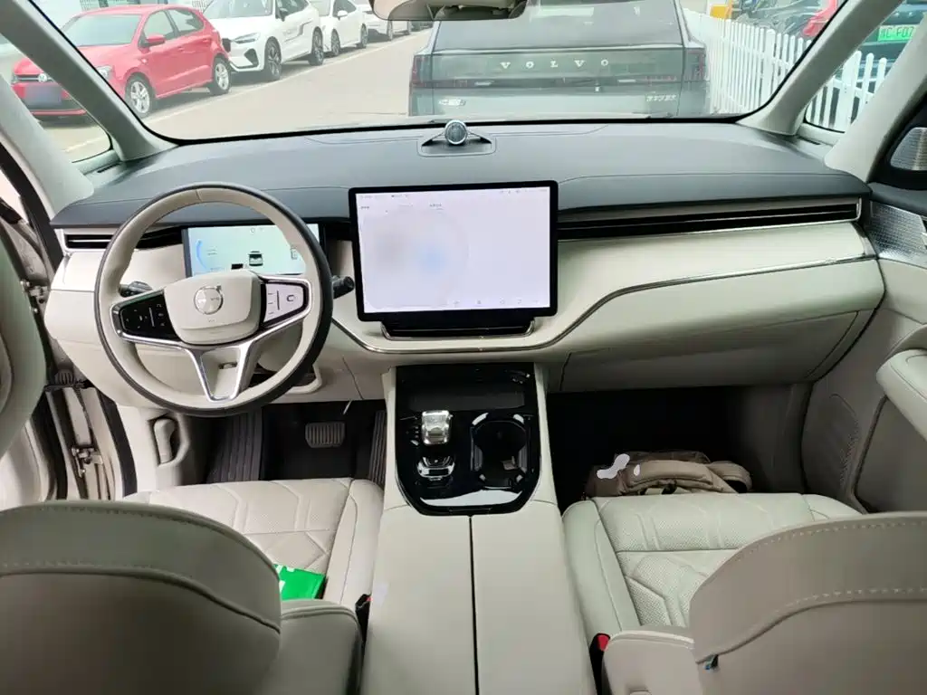 Volvo EM90 — миниатюра 10