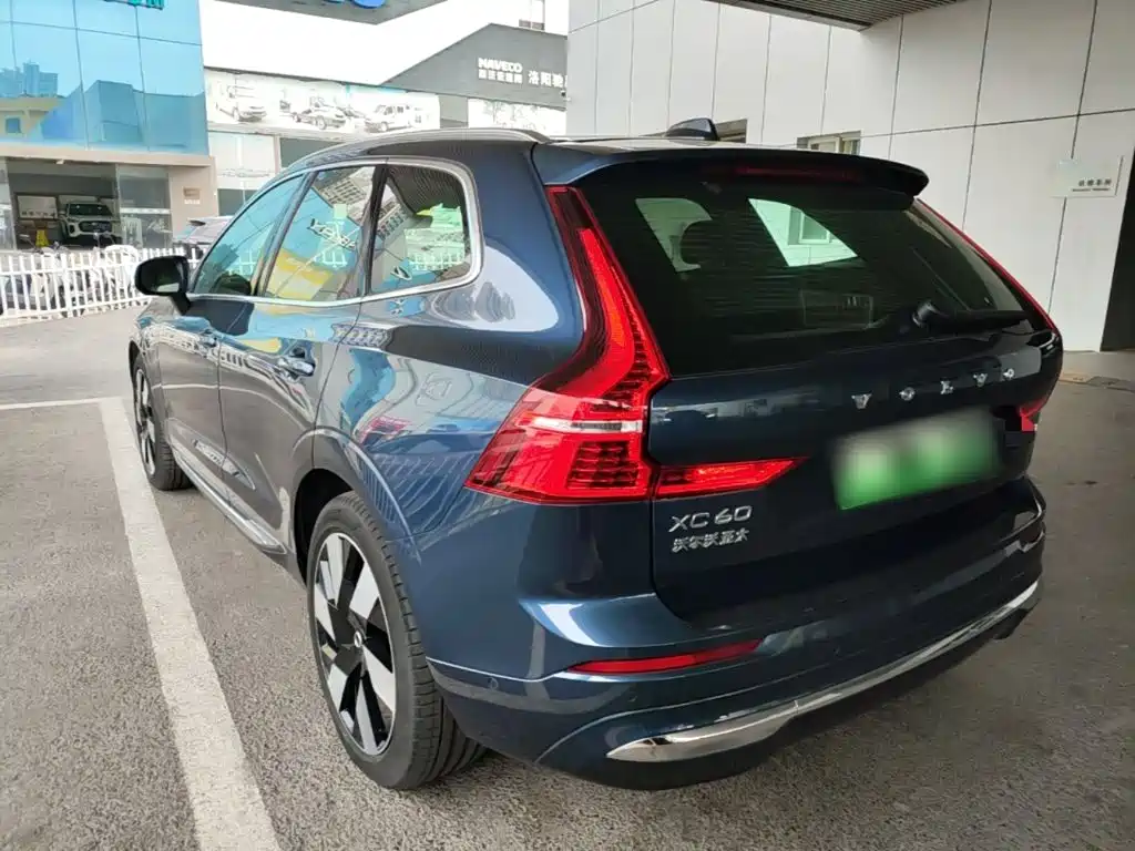 Volvo XC60 PHEV — миниатюра 5