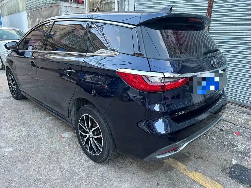 BYD MAX — миниатюра 5
