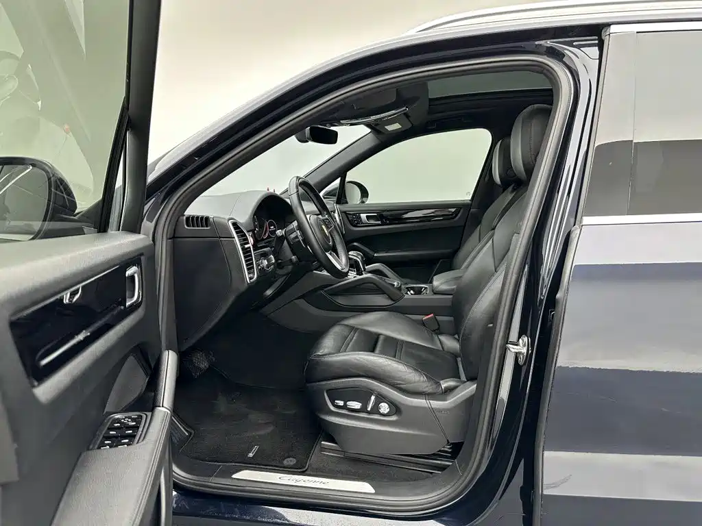 Porsche Cayenne — миниатюра 9