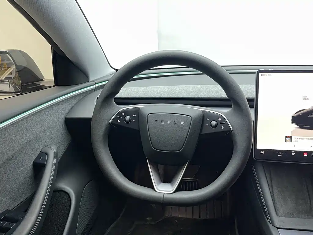 Tesla Model 3 — миниатюра 9