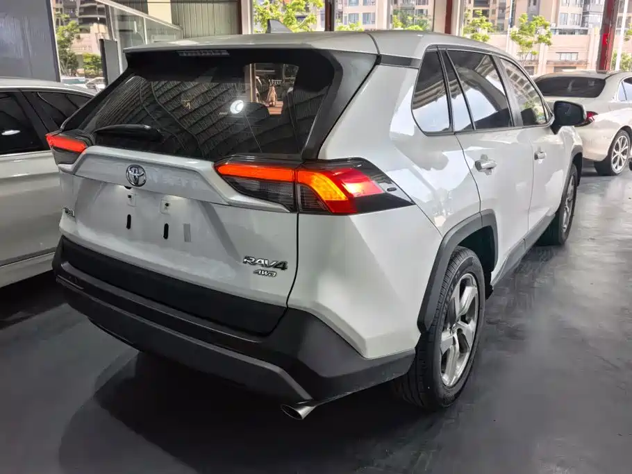 Toyota RAV4 — миниатюра 3