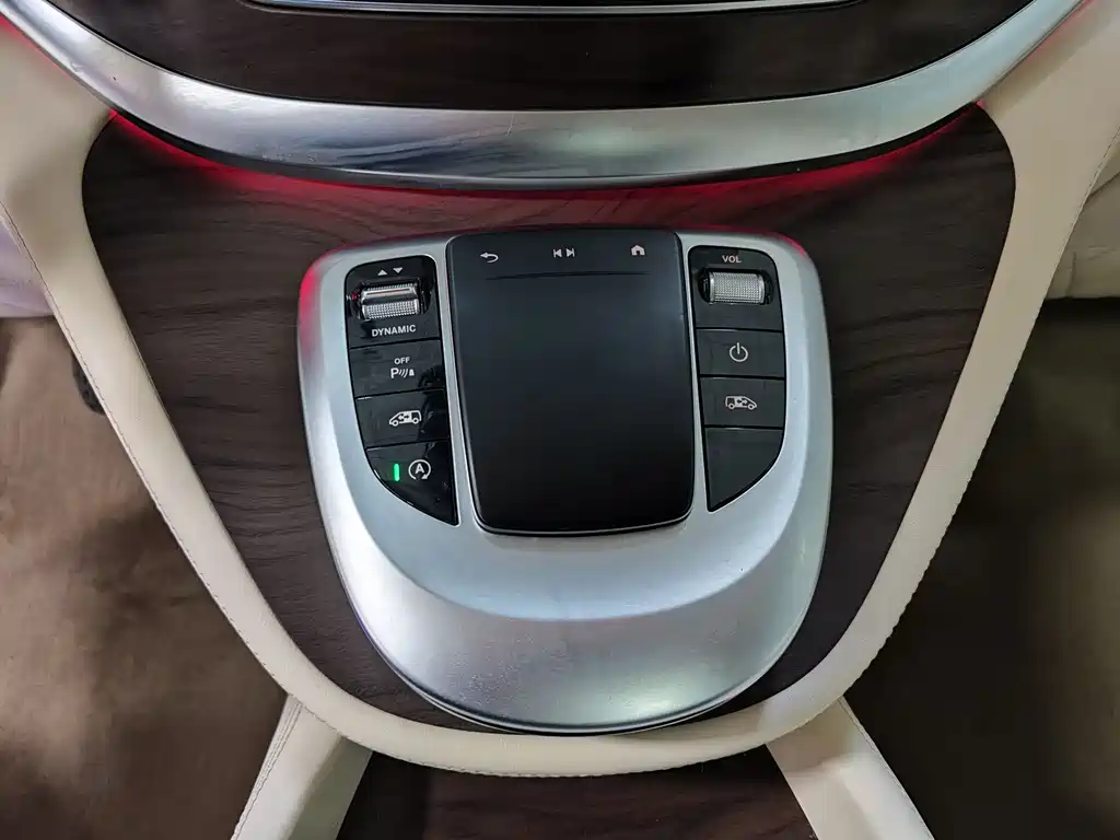 MERCEDES-BENZ V CLASS