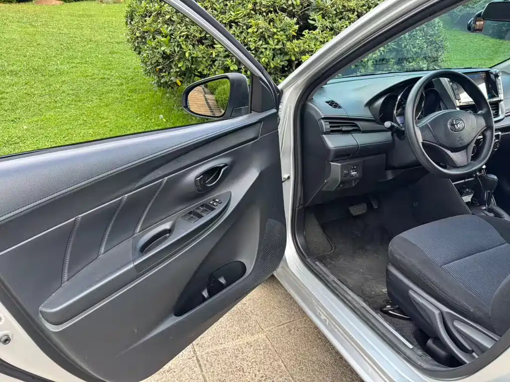 Toyota Yaris L — миниатюра 13