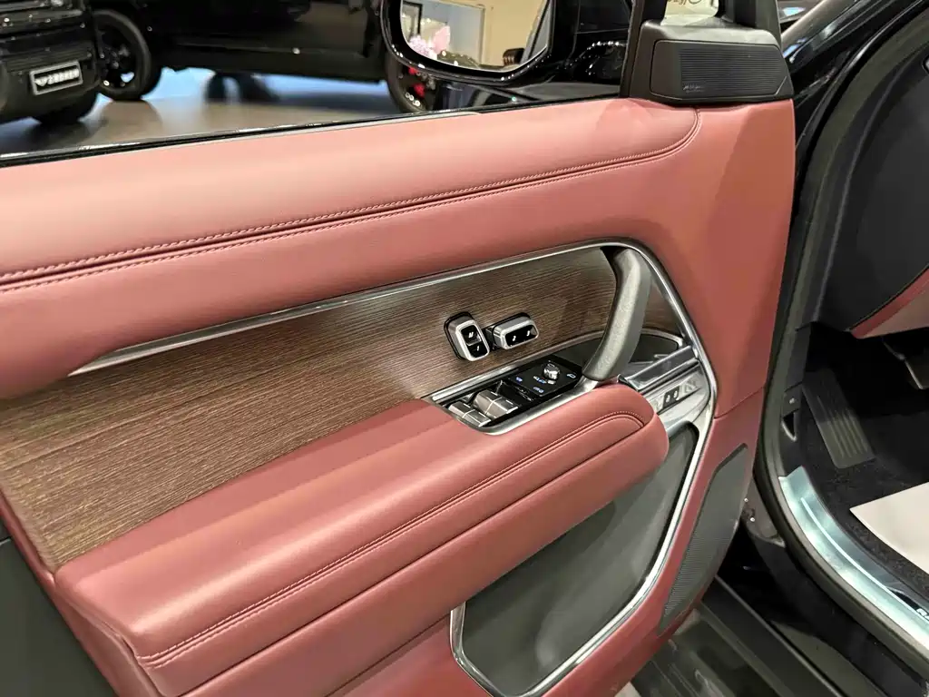 Land Rover Range Rover — миниатюра 6