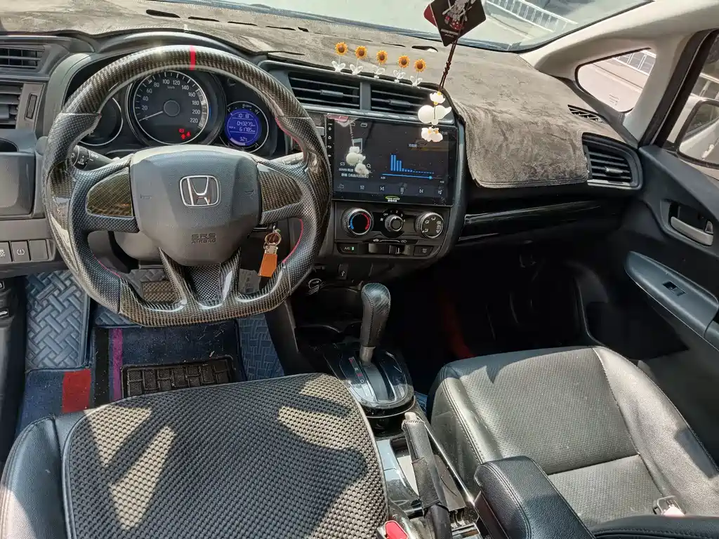 Honda Fit — миниатюра 8