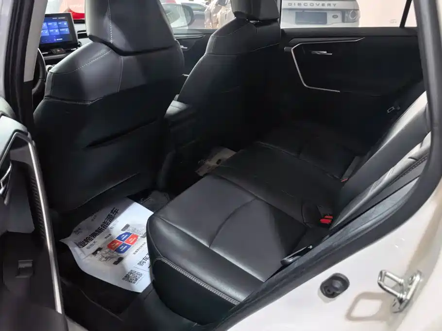 Toyota RAV4 — миниатюра 11