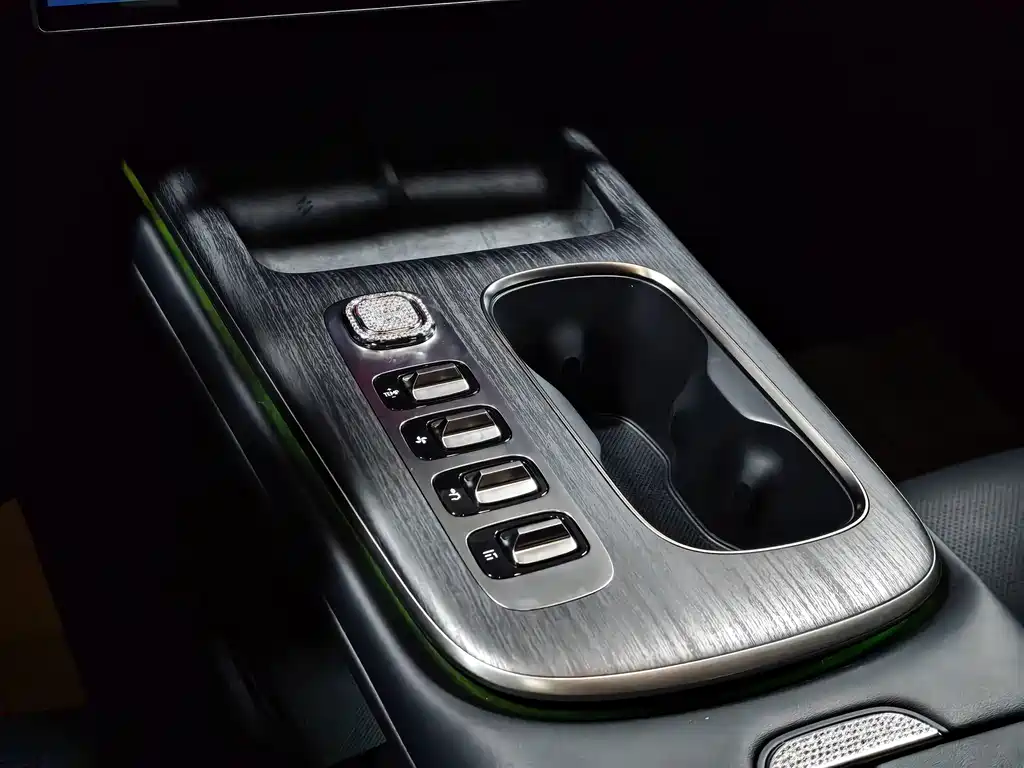 Xiaomi SU7 — миниатюра 25